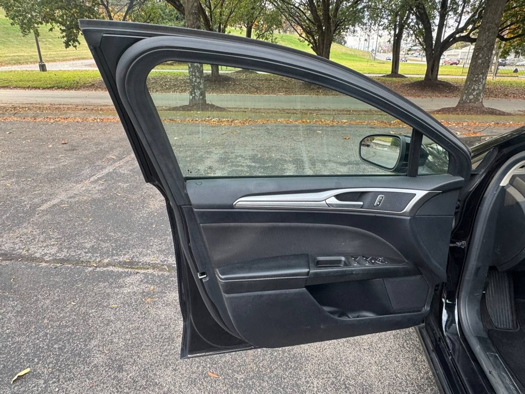 2020 Ford Fusion Image 20