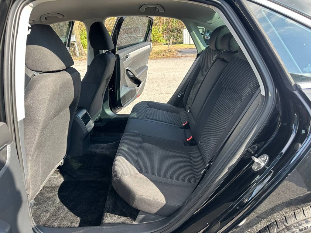 2016 Volkswagen Passat Image 17