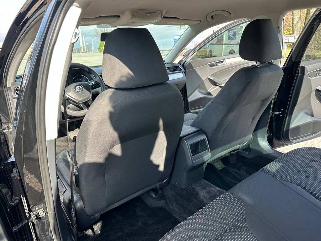 2016 Volkswagen Passat Image 20