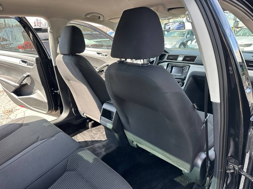 2016 Volkswagen Passat Image 22