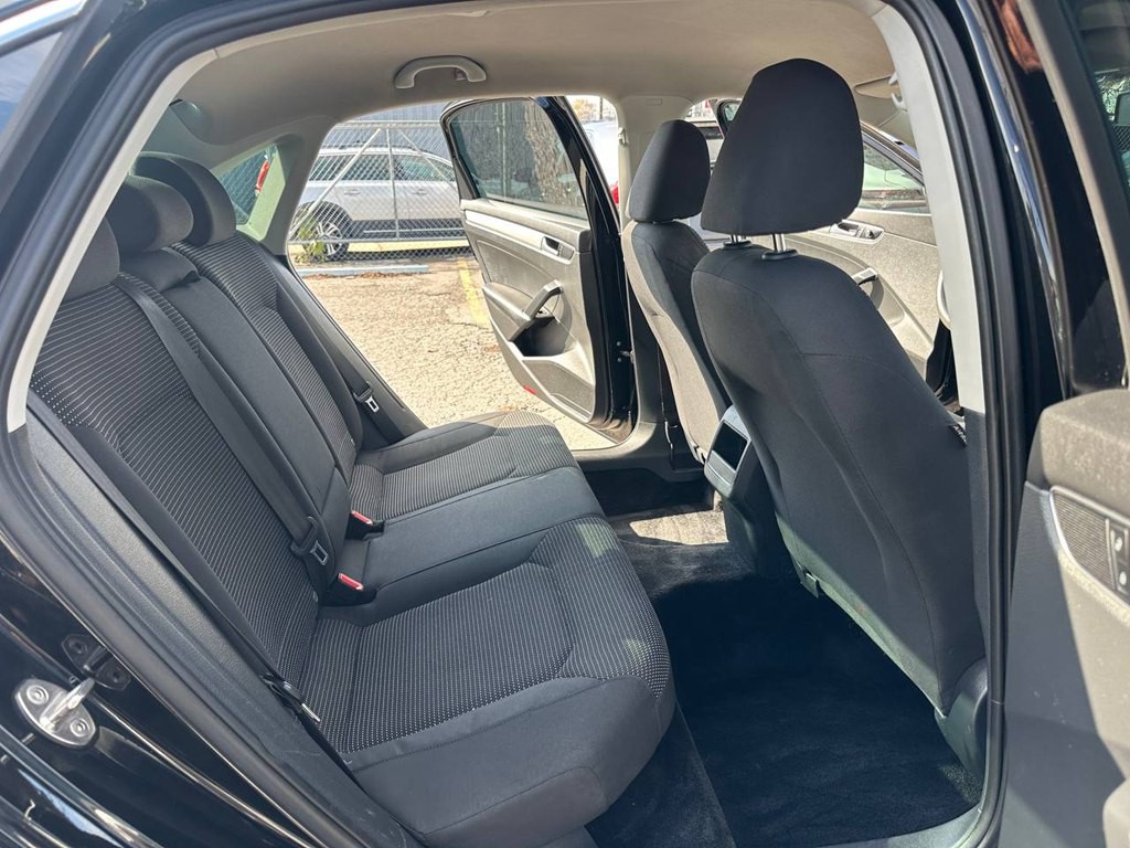 2016 Volkswagen Passat Image 23
