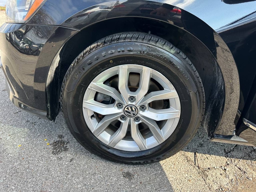 2016 Volkswagen Passat Image 31