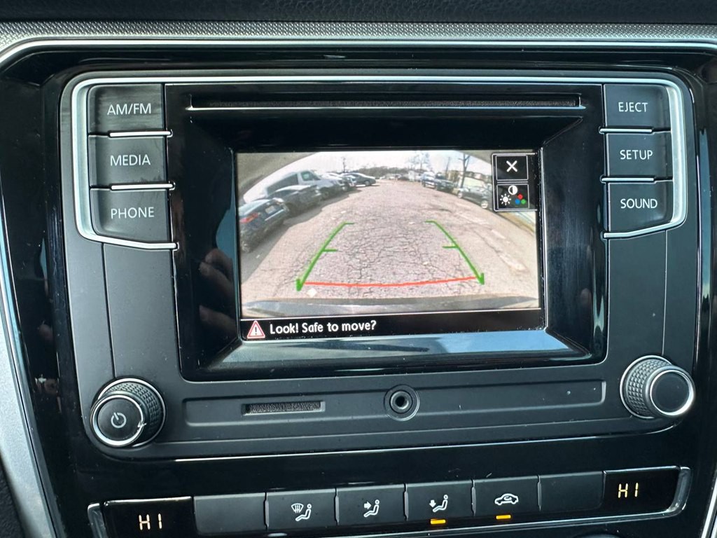 2016 Volkswagen Passat Image 33