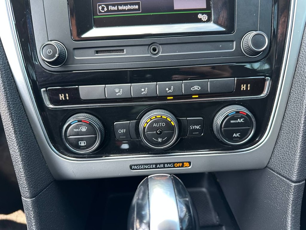 2016 Volkswagen Passat Image 34