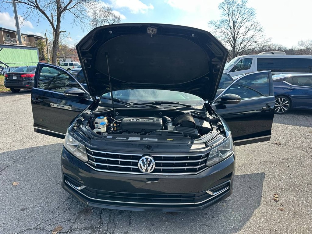 2016 Volkswagen Passat Image 11