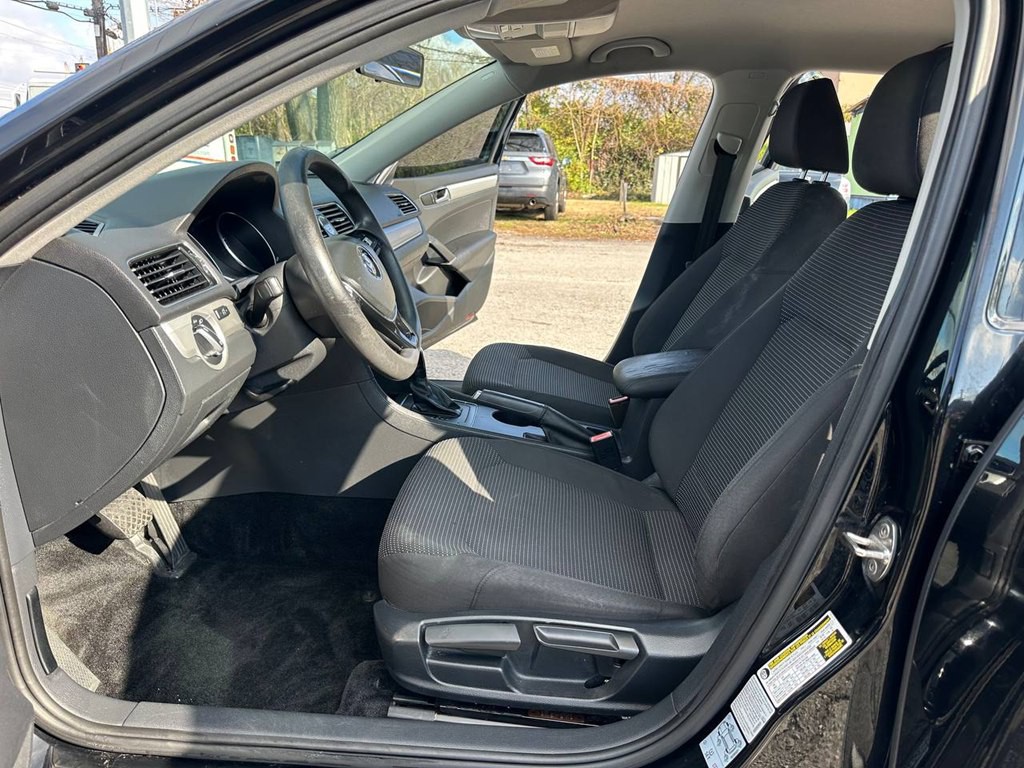 2016 Volkswagen Passat Image 13