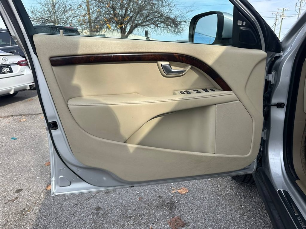 2014 Volvo XC70 Image 15