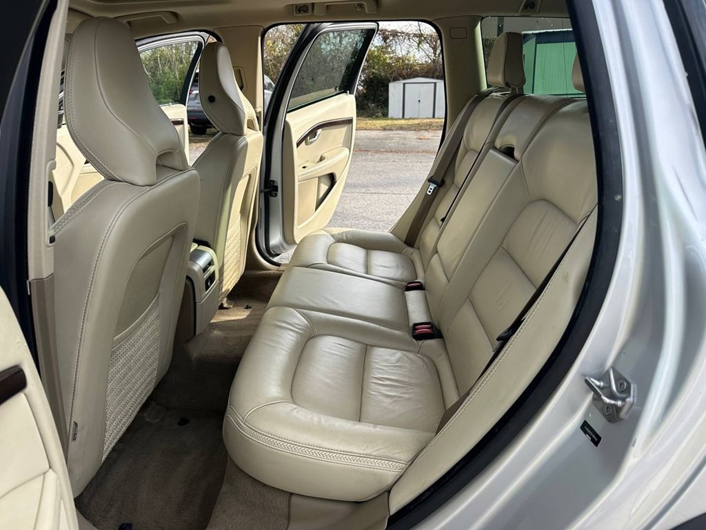 2014 Volvo XC70 Image 17