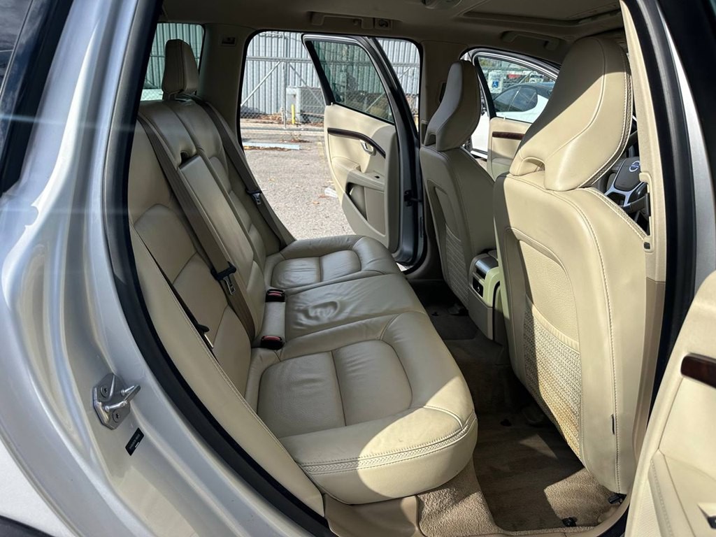 2014 Volvo XC70 Image 21