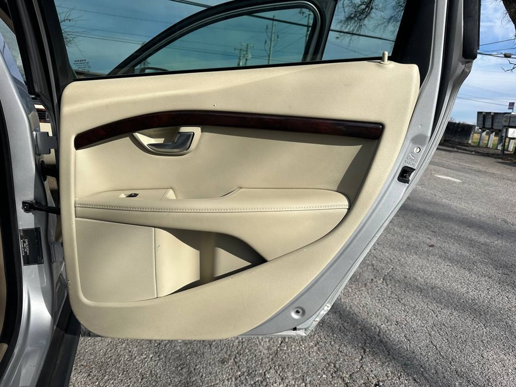 2014 Volvo XC70 Image 22