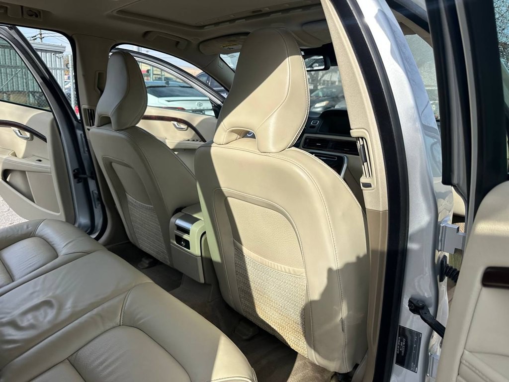 2014 Volvo XC70 Image 23