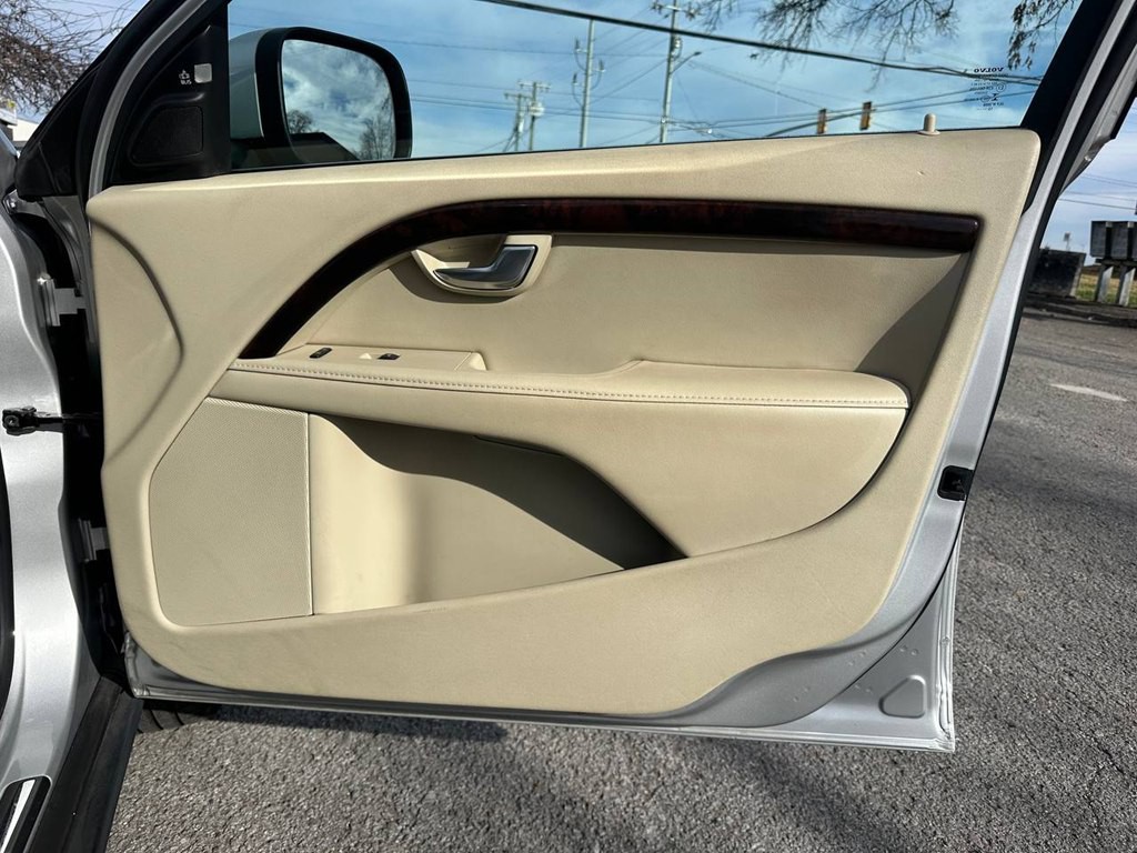 2014 Volvo XC70 Image 25