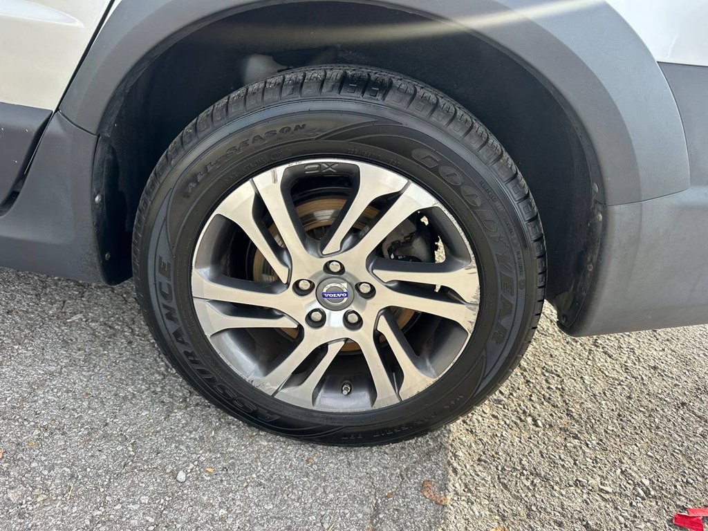 2014 Volvo XC70 Image 30