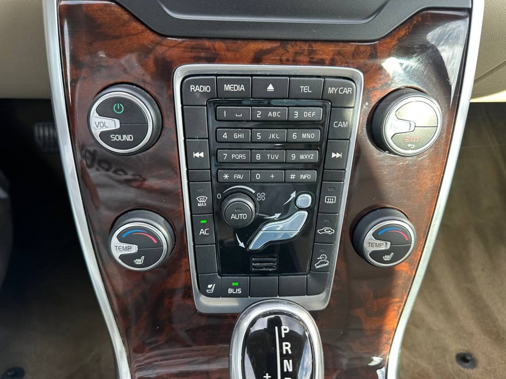 2014 Volvo XC70 Image 33