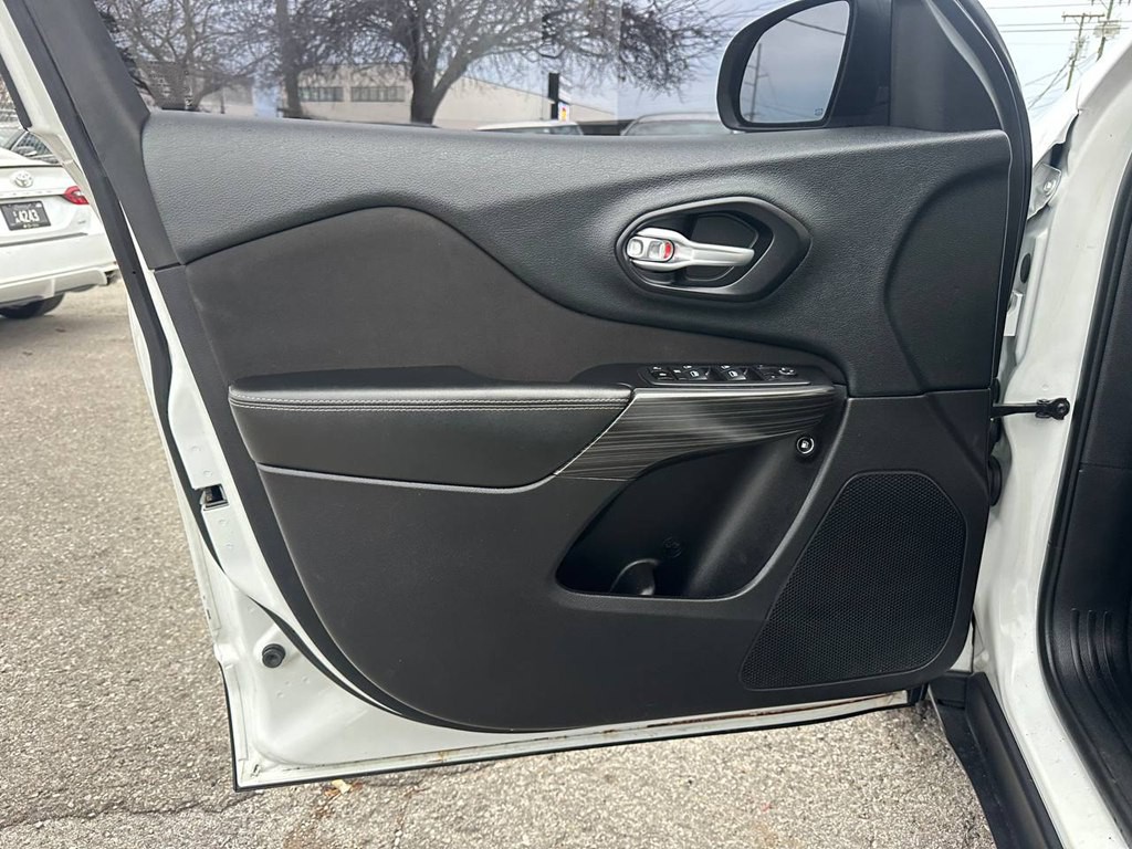 2015 Jeep Cherokee Image 16