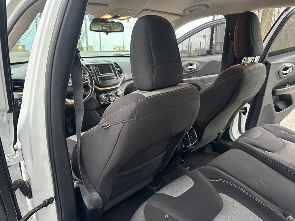 2015 Jeep Cherokee Image 17