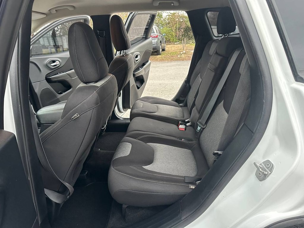 2015 Jeep Cherokee Image 18