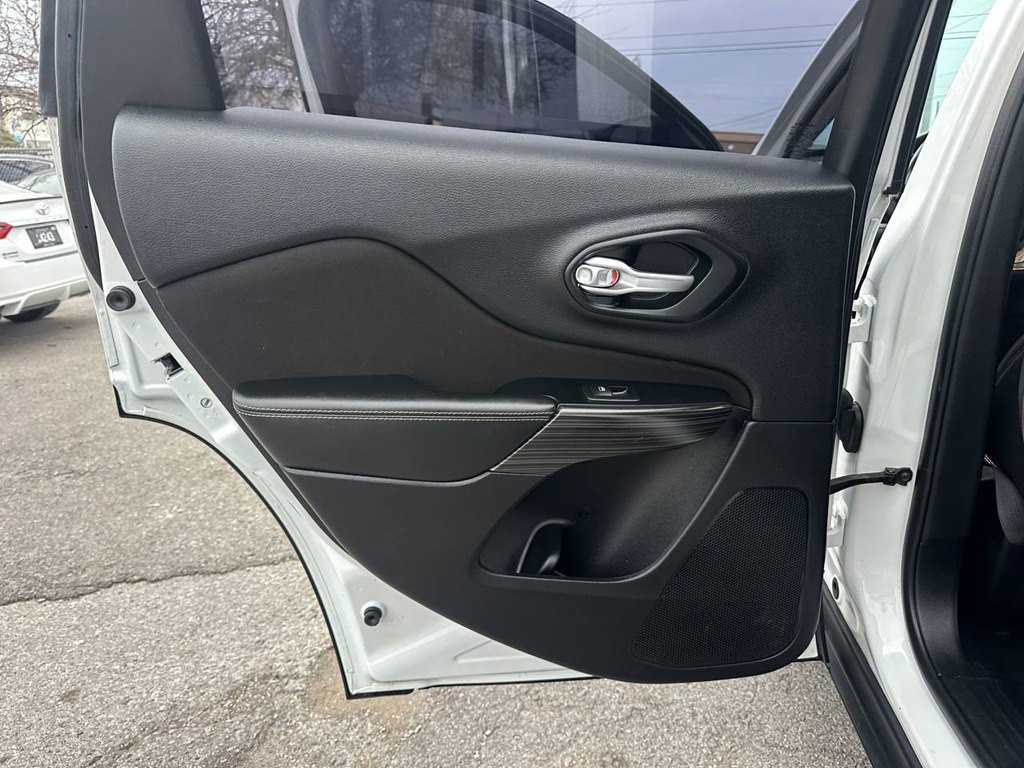 2015 Jeep Cherokee Image 19