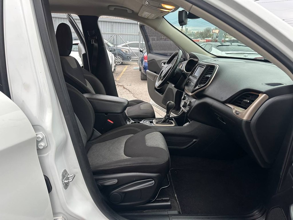 2015 Jeep Cherokee Image 23