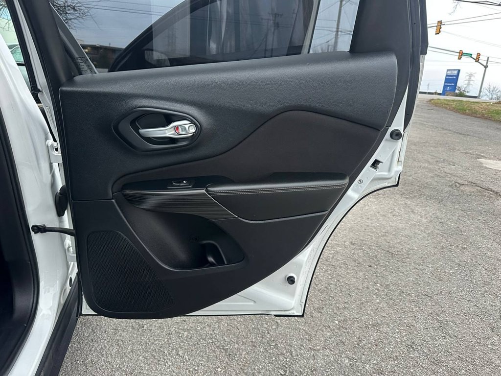 2015 Jeep Cherokee Image 24