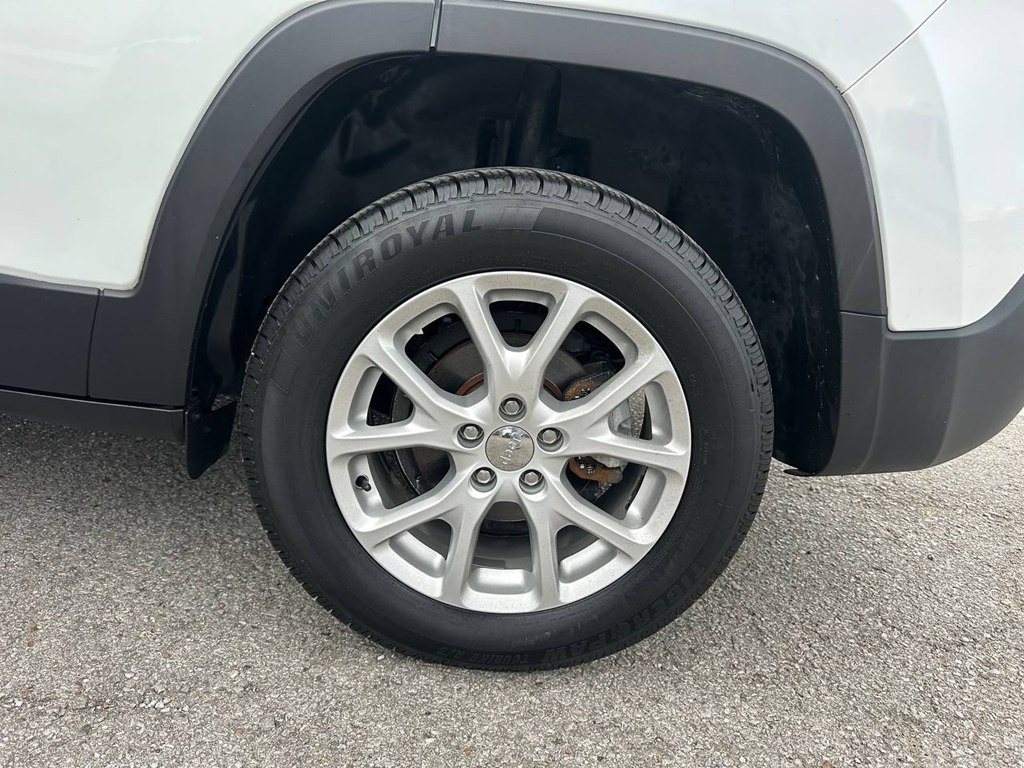 2015 Jeep Cherokee Image 29