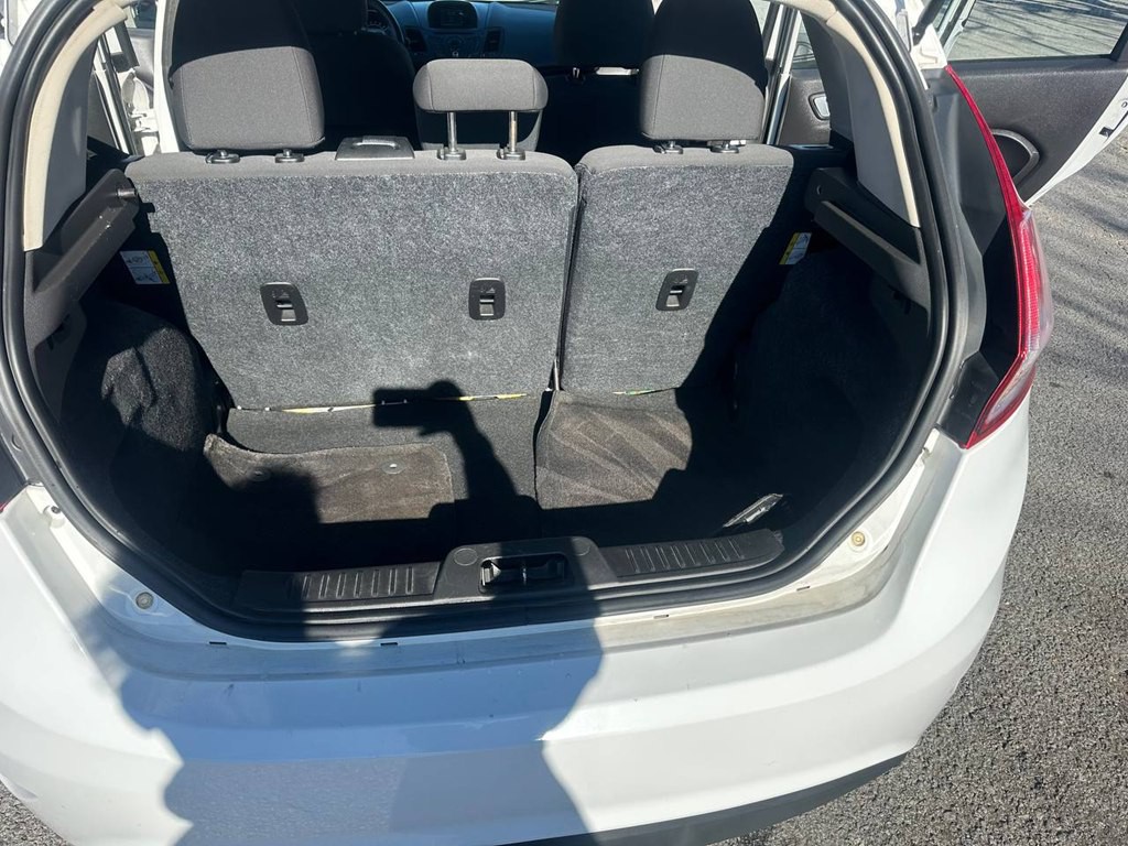 2014 Ford Fiesta Image 12