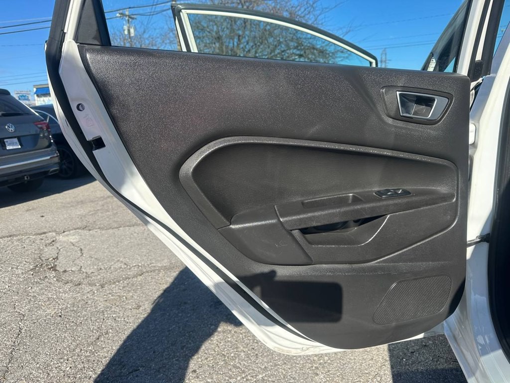 2014 Ford Fiesta Image 17