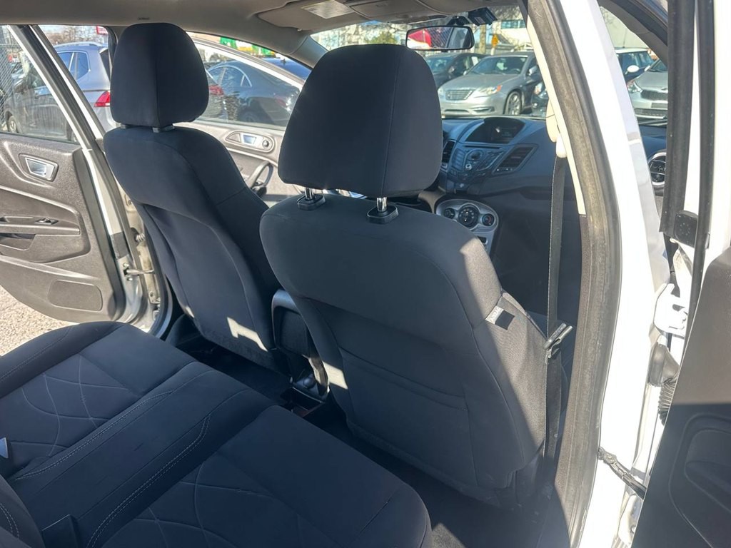 2014 Ford Fiesta Image 20