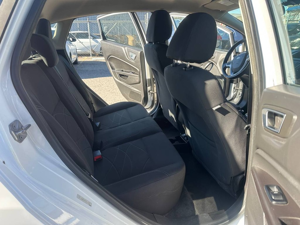 2014 Ford Fiesta Image 21