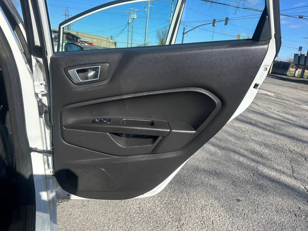 2014 Ford Fiesta Image 22