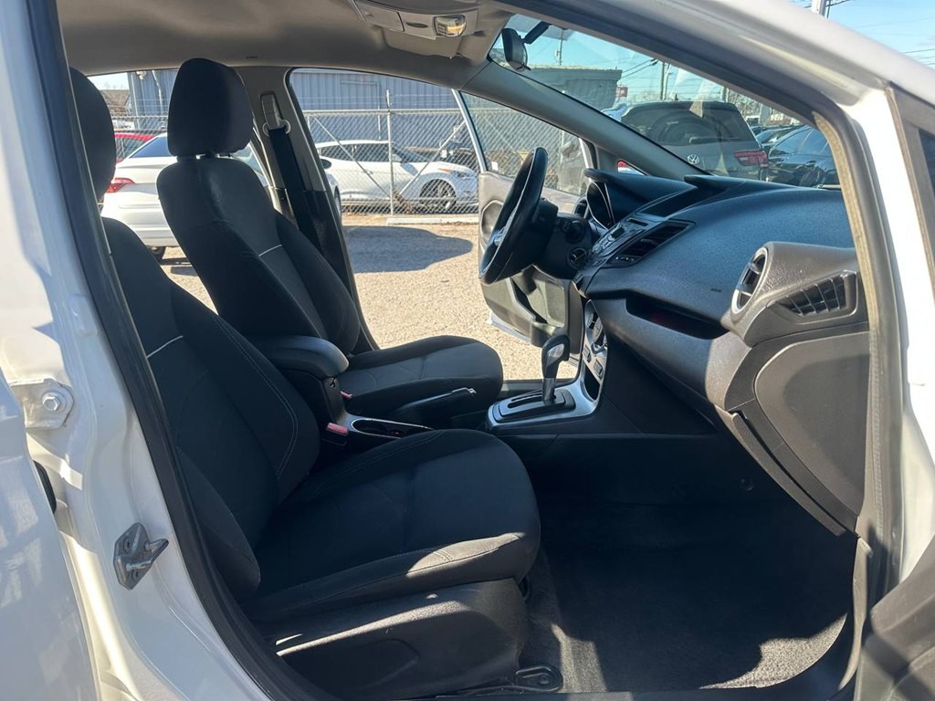2014 Ford Fiesta Image 24
