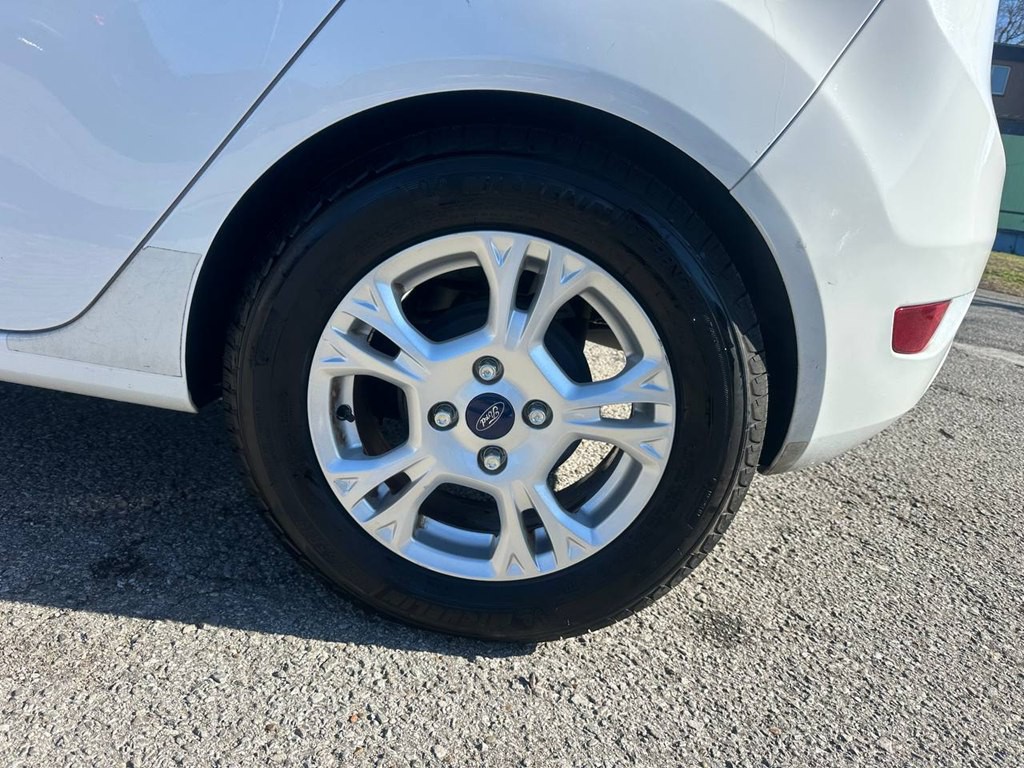 2014 Ford Fiesta Image 28