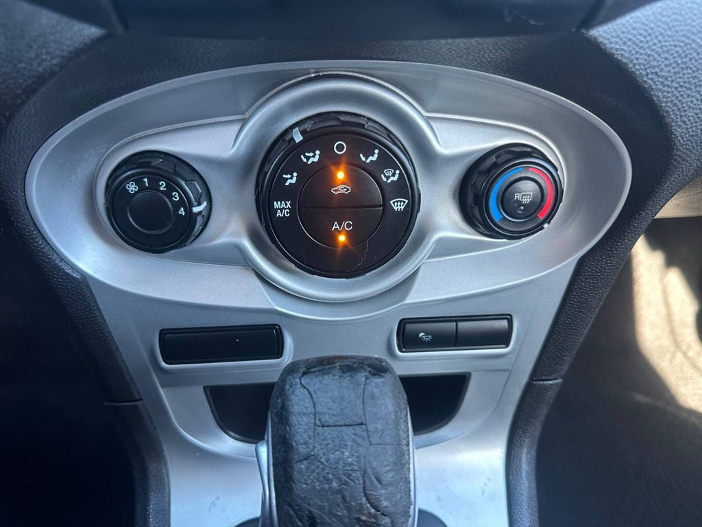 2014 Ford Fiesta Image 33