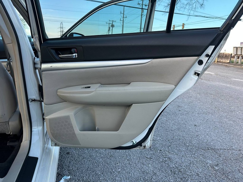 2014 Subaru Legacy Image 17