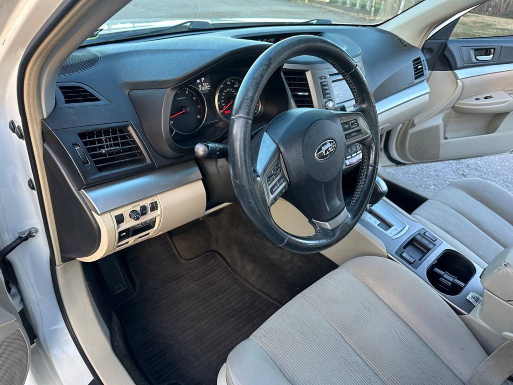 2014 Subaru Legacy Image 25