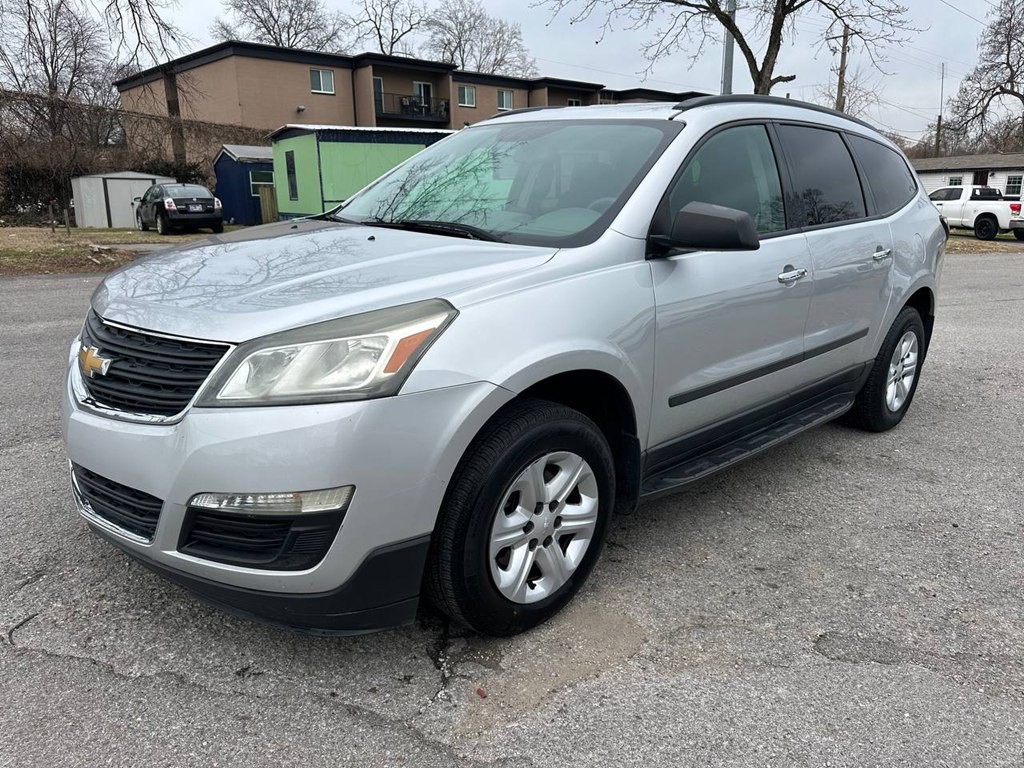 2017 Chevrolet Traverse Image 2