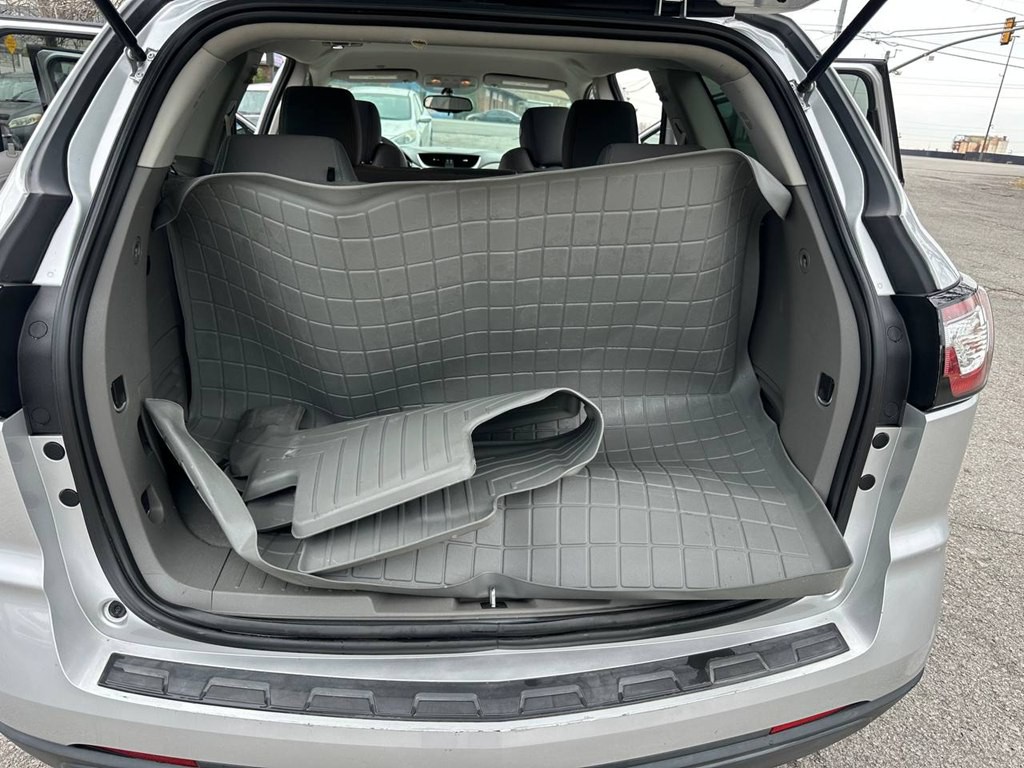 2017 Chevrolet Traverse Image 11