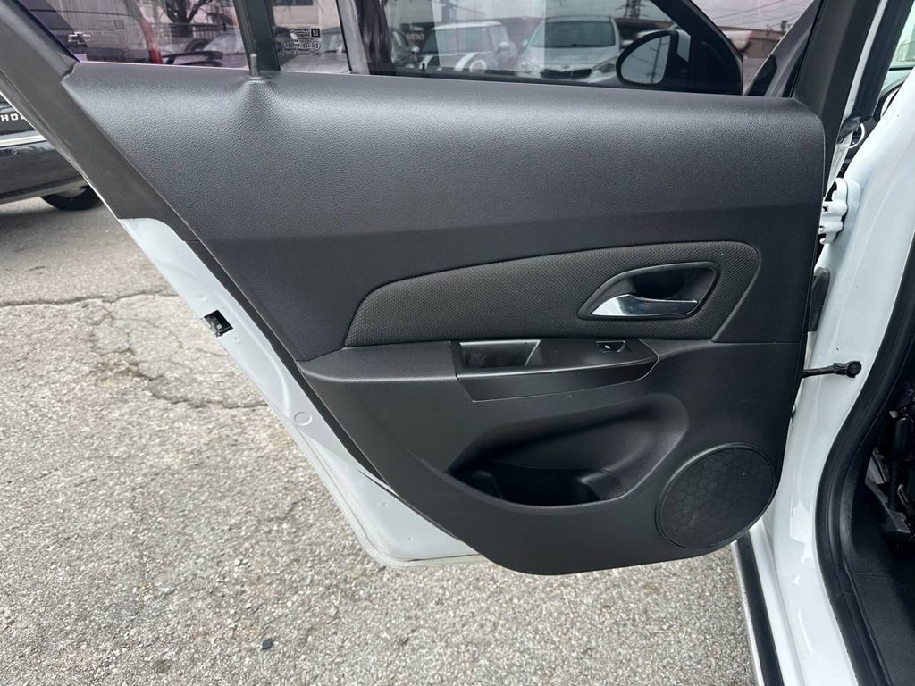 2012 Chevrolet Cruze Image 18