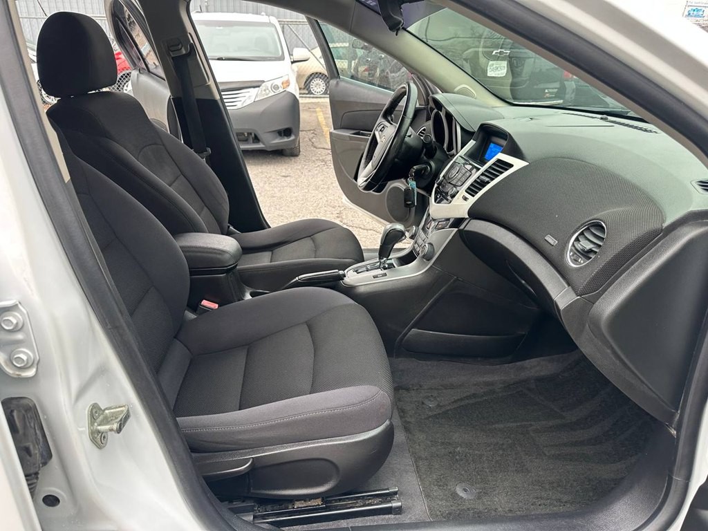 2012 Chevrolet Cruze Image 23