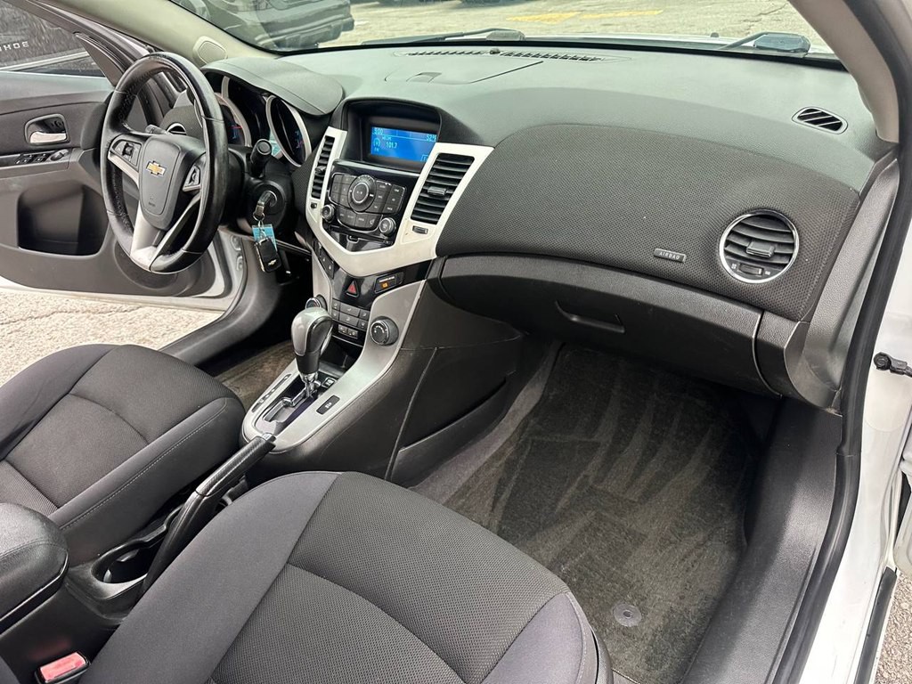 2012 Chevrolet Cruze Image 25