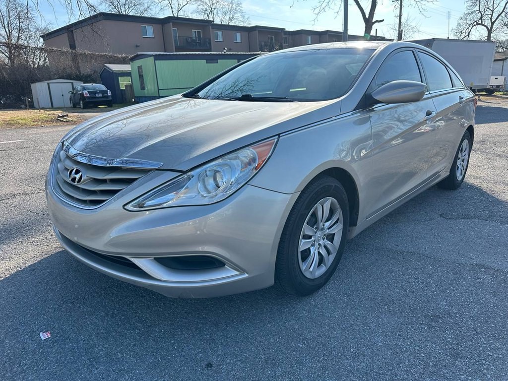 2011 Hyundai Sonata Image 2