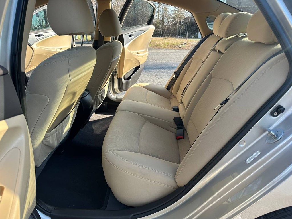 2011 Hyundai Sonata Image 16