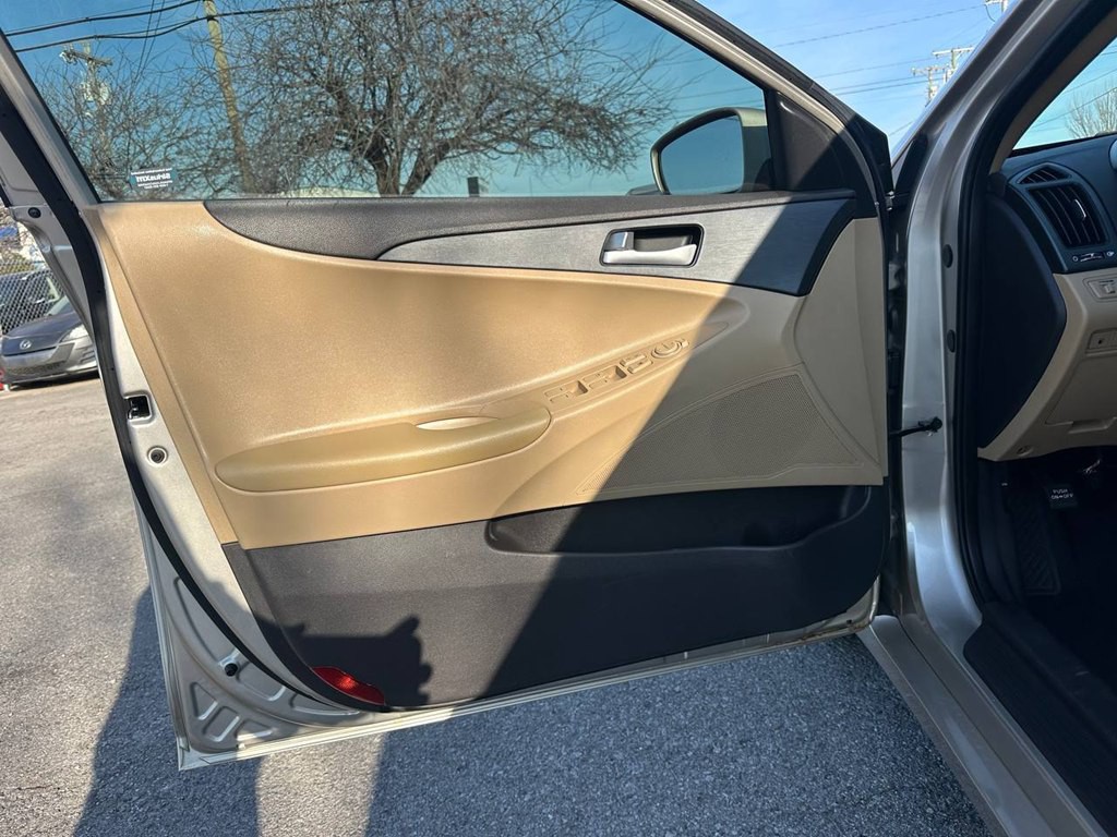 2011 Hyundai Sonata Image 17