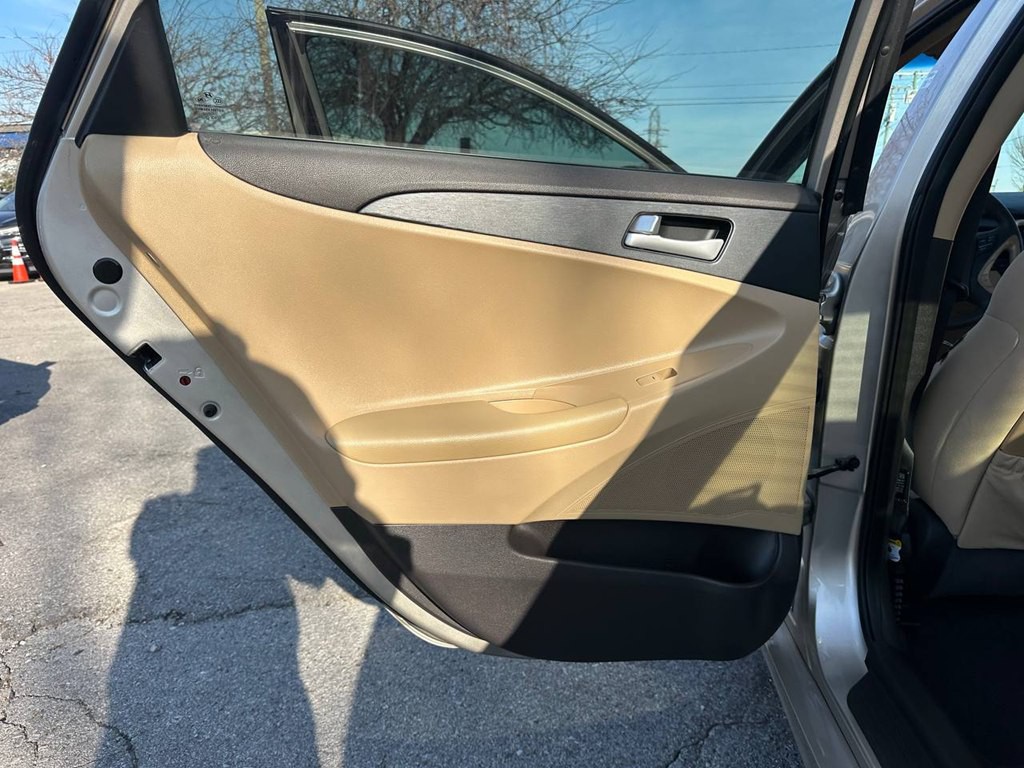 2011 Hyundai Sonata Image 20