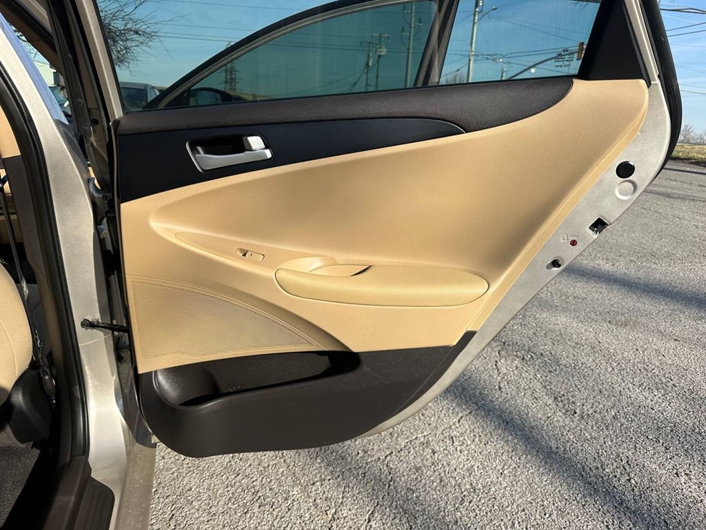 2011 Hyundai Sonata Image 23