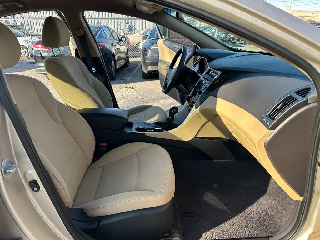 2011 Hyundai Sonata Image 24