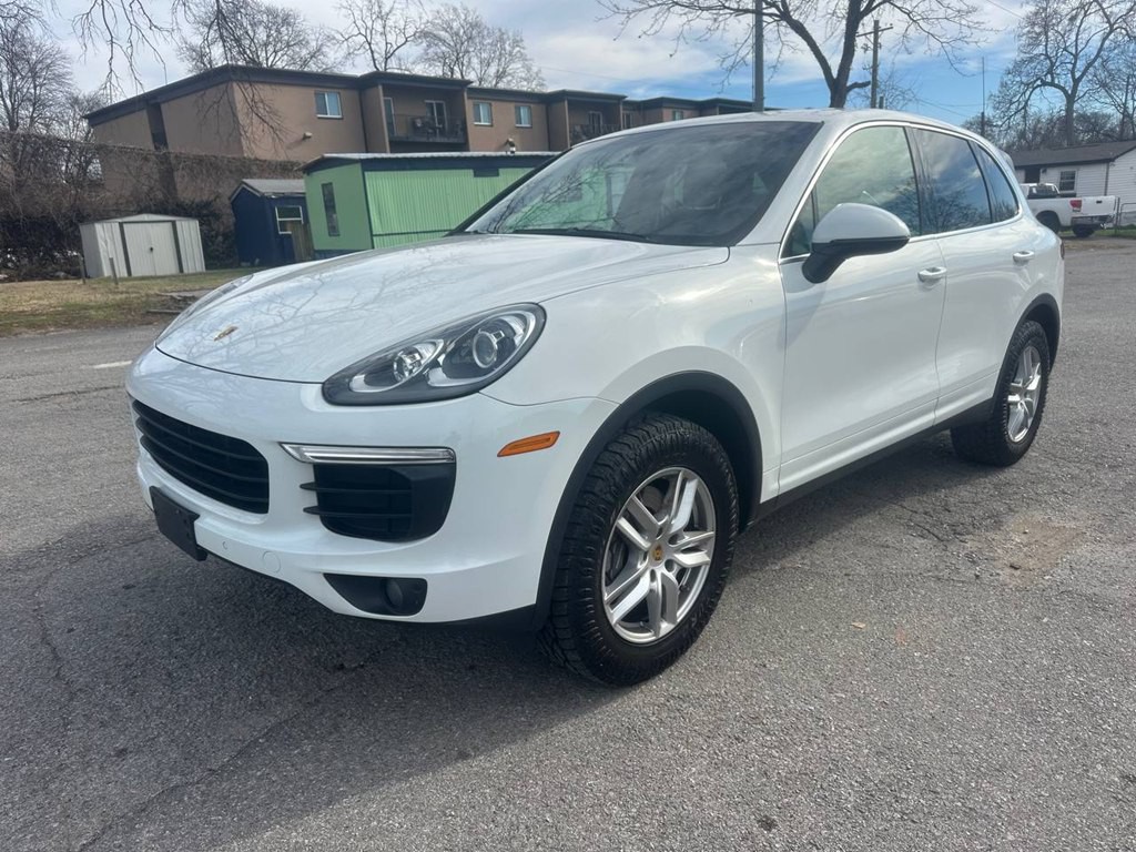 2016 Porsche Cayenne Image 2