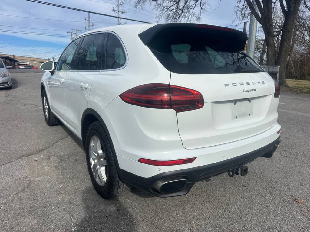 2016 Porsche Cayenne Image 8