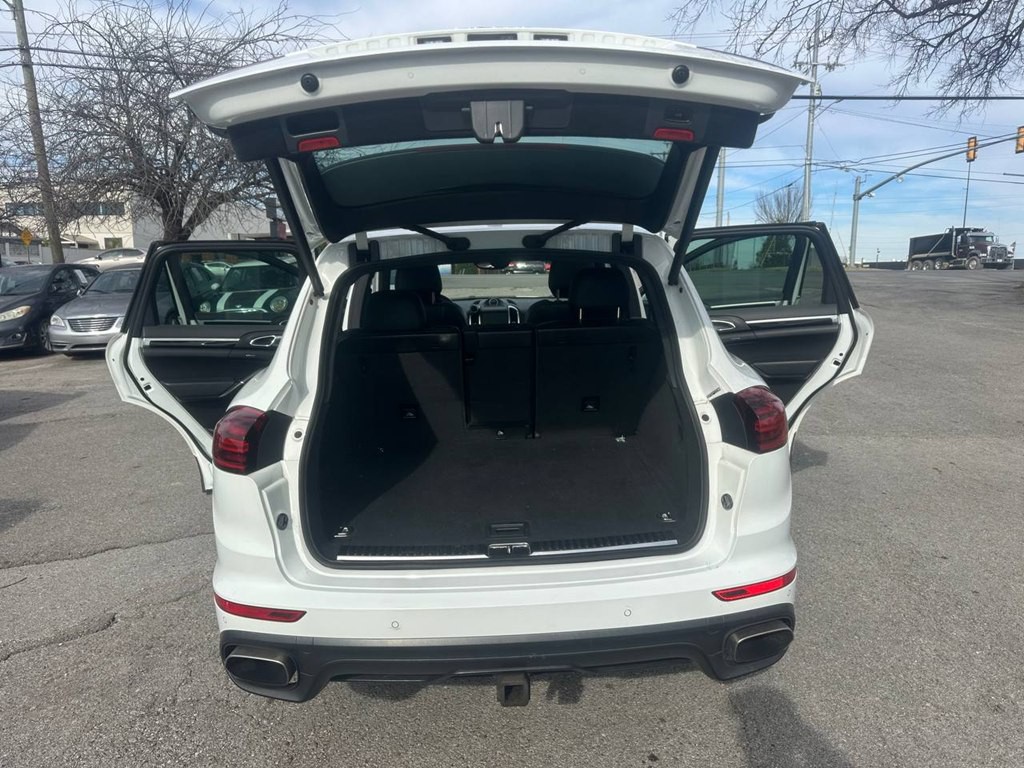2016 Porsche Cayenne Image 10
