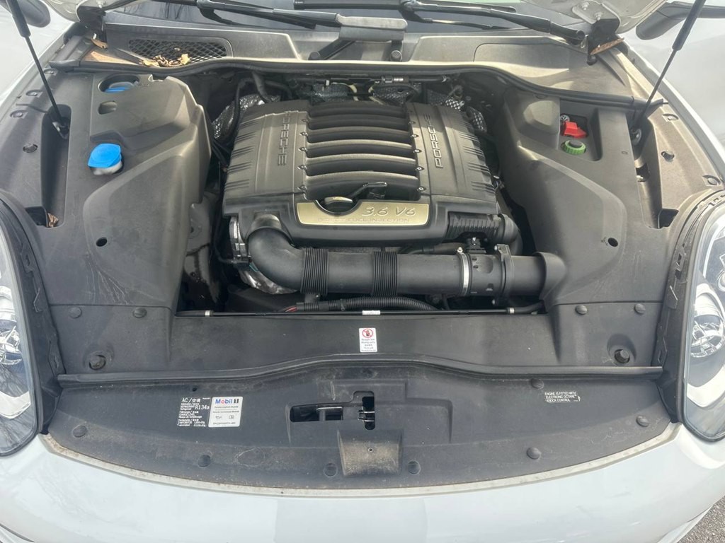 2016 Porsche Cayenne Image 12
